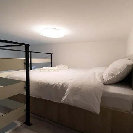 Apartment Apro - A Tiny House Experience In The Heart Of The Old Town, Moments Away From The Black Church Brasov