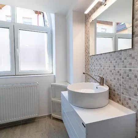 Apro - A Tiny House Experience In The Heart Of The Old Town, Moments Away From The Black Church * Brasov